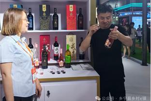 ?东契奇怒喷场边森林狼球迷 他身后的PJ笑嘻了